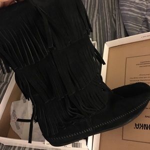 Minnetonka 3-layer fringe boot sz 11 women’s black